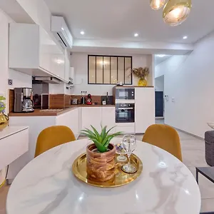 Appartement de luxe neuf tout confort dans l'hyper centre, climatisé, PARKING fermé Appartement